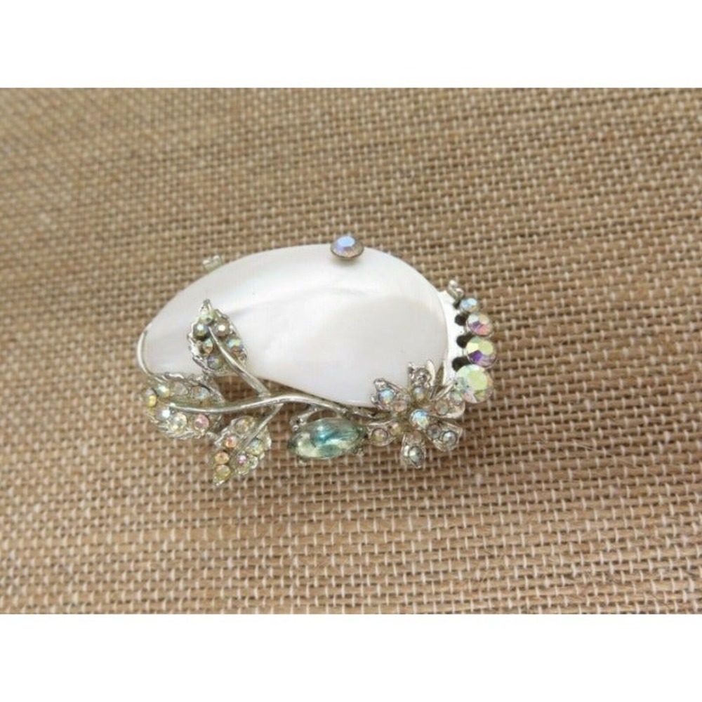 VINTAGE HIGH END WHITE MOP JELLY BEAN FLORAL CAB RHINESTONE SILVER BROOCH PIN - Picture 3 of 7